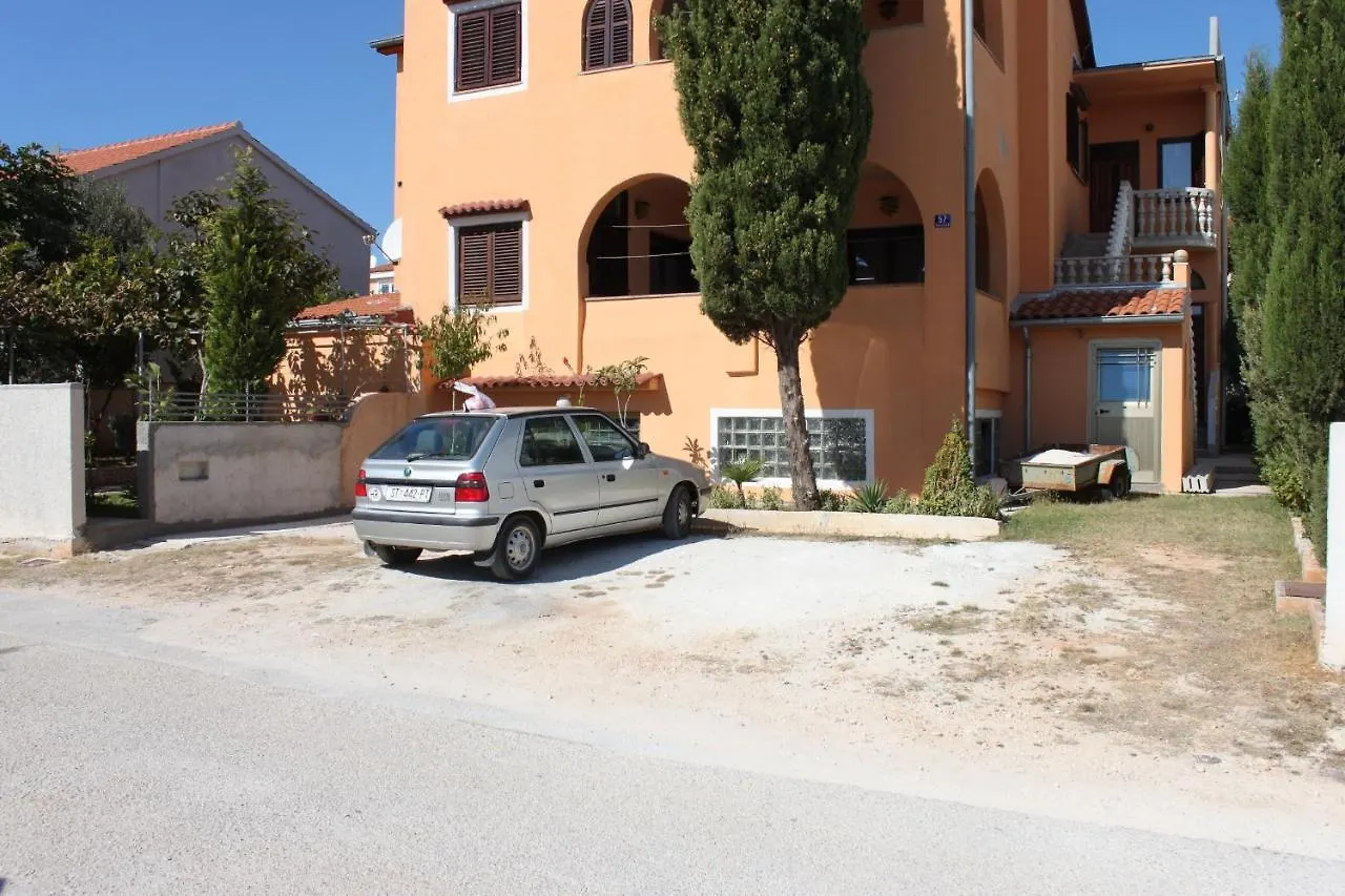 Apartments With A Parking Space Medulin - 7208 Kroatië